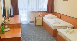 Отель Hotel Echo Cedzyna Двухместный номер с 2 отдельными кроватями-1