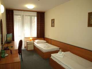 Отель Hotel Echo Cedzyna Двухместный номер с 2 отдельными кроватями-2