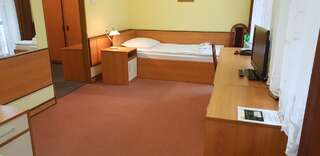Отель Hotel Echo Cedzyna Двухместный номер с 2 отдельными кроватями - Подходит для гостей с ограниченными физическими возможностями-1